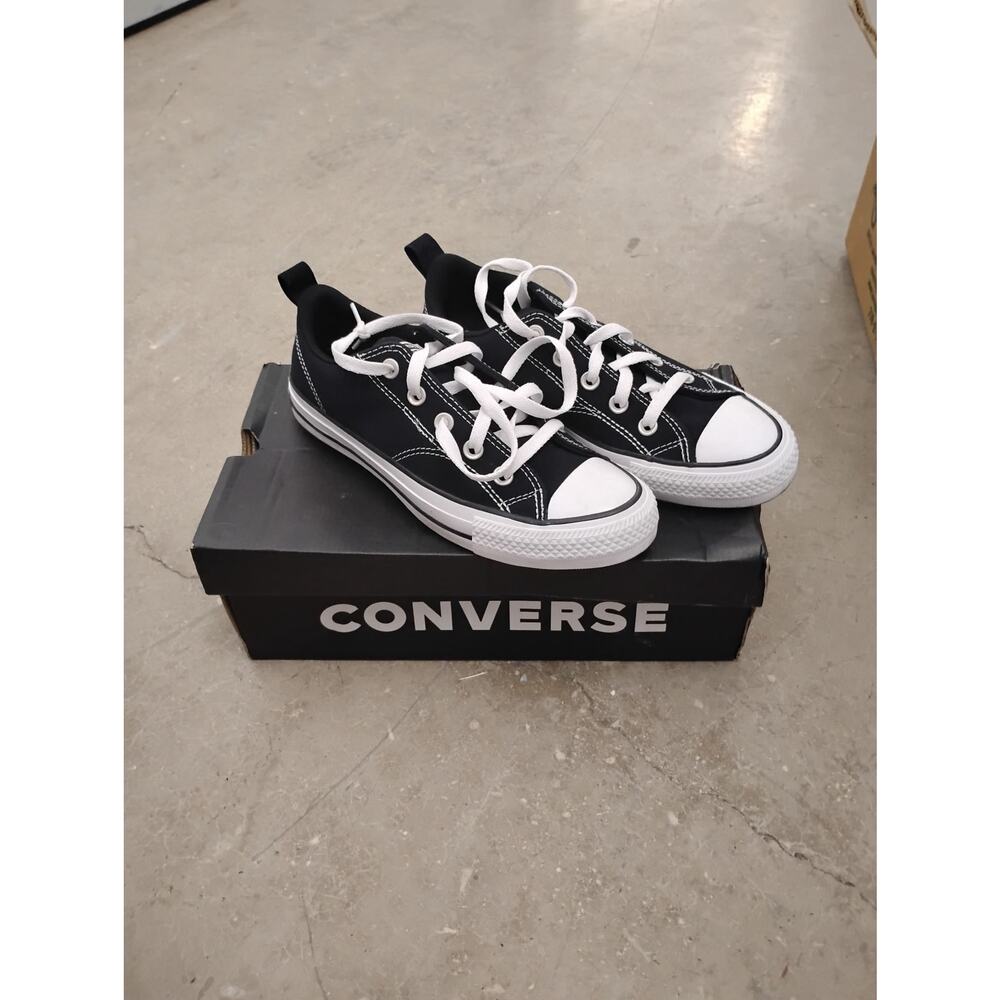 Chuck Taylor Converse Big Kids Size 5.5 Boys/Mens Black/White
